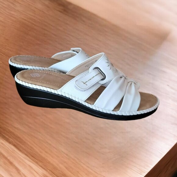 Dream Pairs White Sunburst Design Comfortable Sandals in Size 9  - NWOT - Picture 3 of 4